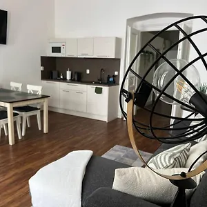Lovely Havanska - With Free Parking Apartament